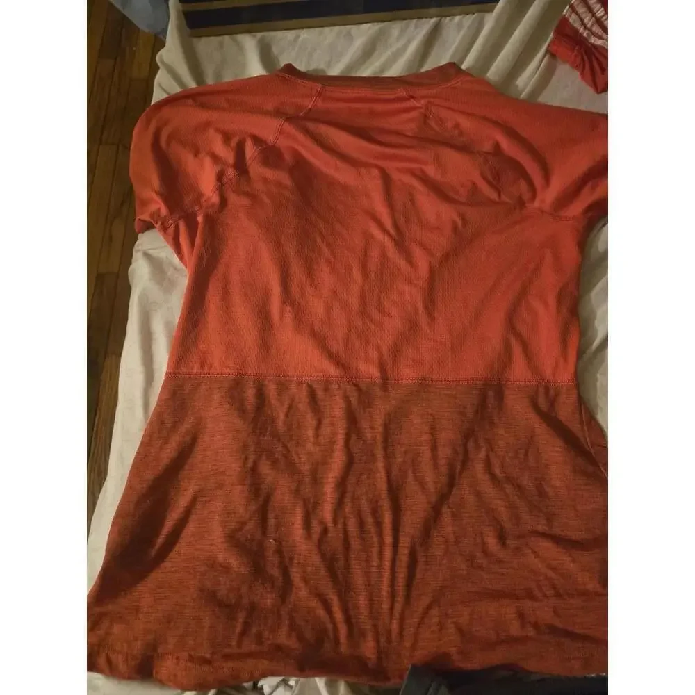 The North Face Women's Short Sleeve Activewear T-Shirt Medium - Picture 5 of 5